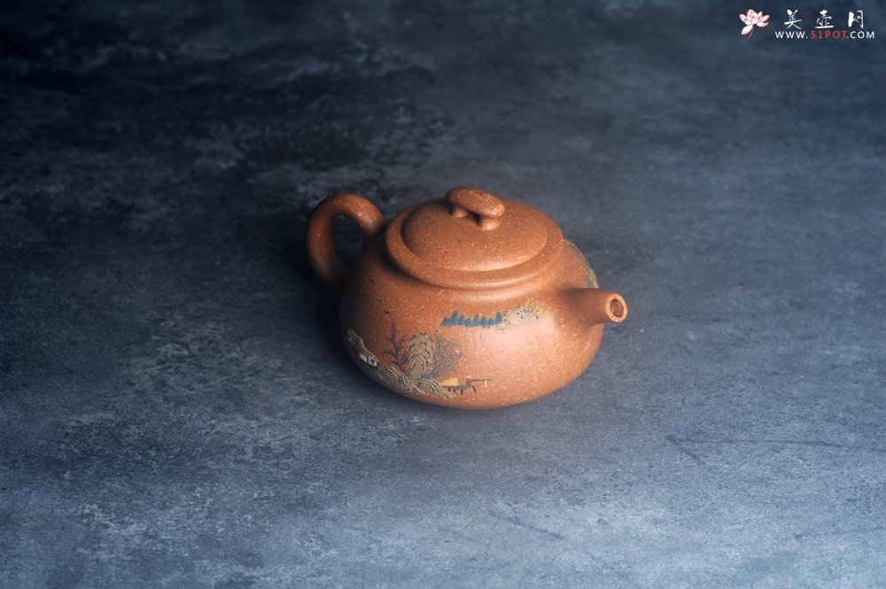 紫砂壶图片：美壶特惠 优质粗砂降坡泥桥钮合欢紫砂壶 泥绘山水 特文气 - 宜兴紫砂壶网