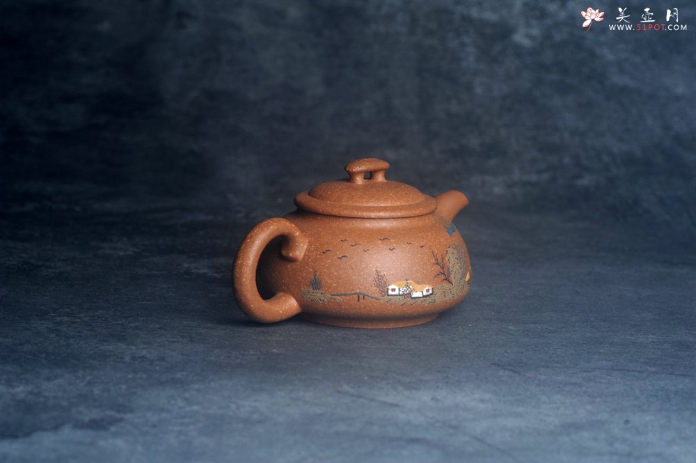 紫砂壶图片：美壶特惠 优质粗砂降坡泥桥钮合欢紫砂壶 泥绘山水 特文气 - 宜兴紫砂壶网