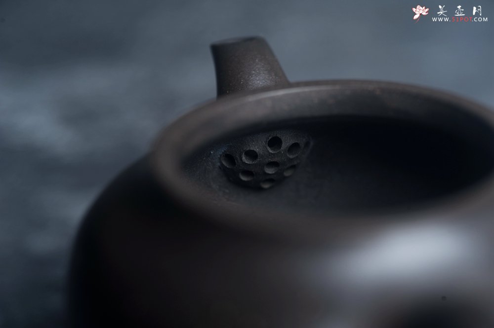 紫砂壶图片：美壶特惠 特好黑泥铺砂莲子壶 茶人醉爱 - 宜兴紫砂壶网
