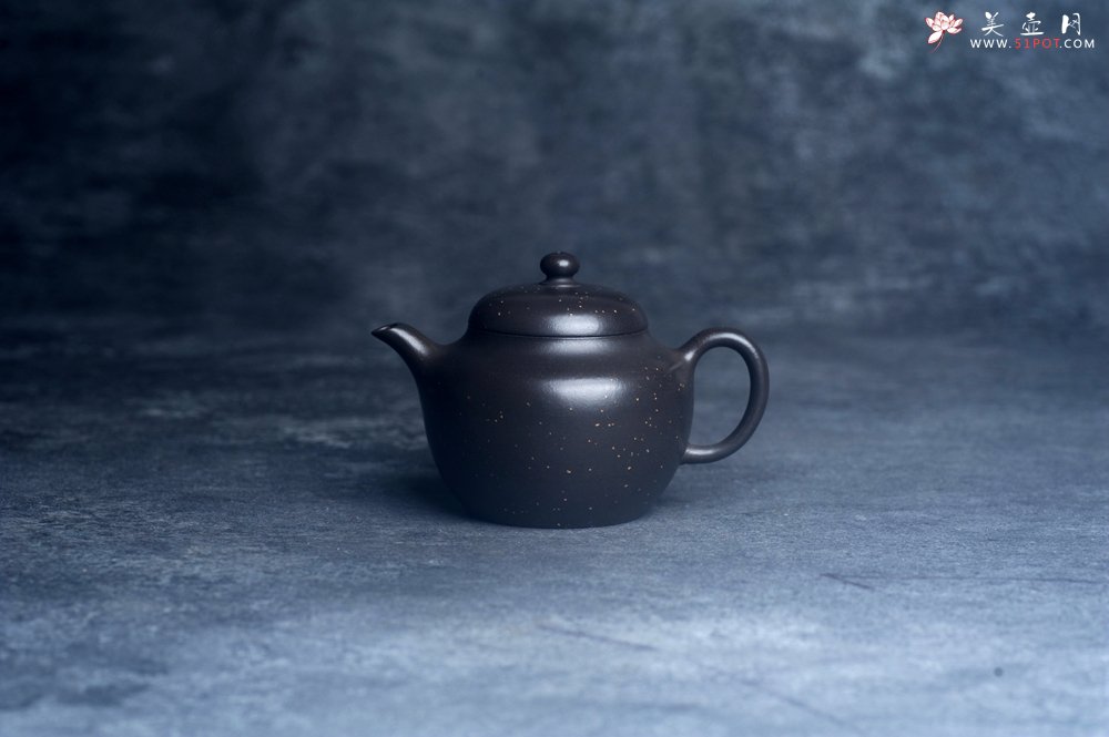 紫砂壶图片：美壶特惠 特好黑泥铺砂莲子壶 茶人醉爱 - 宜兴紫砂壶网