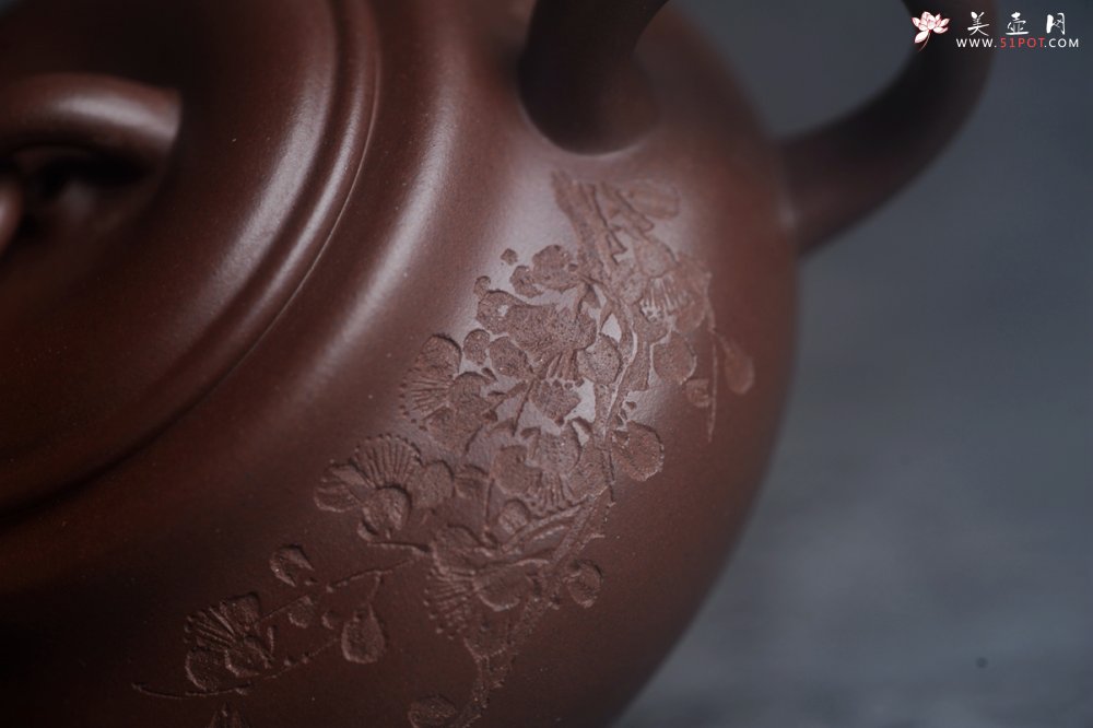 紫砂壶图片：美壶特惠 特好老紫泥墨梅壶 茶人醉爱 - 宜兴紫砂壶网