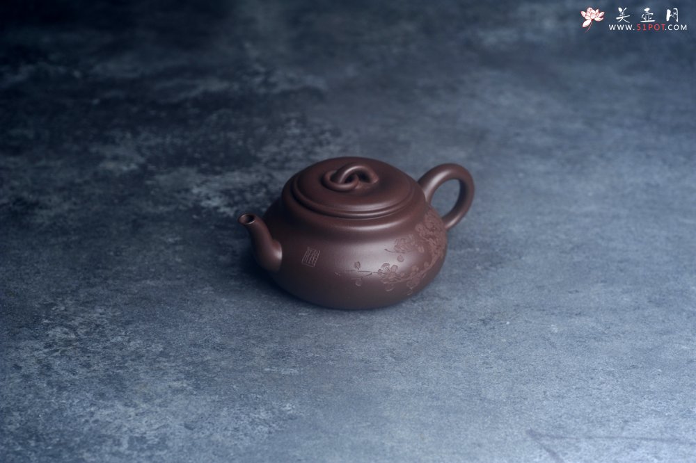 紫砂壶图片：美壶特惠 特好老紫泥墨梅壶 茶人醉爱 - 宜兴紫砂壶网
