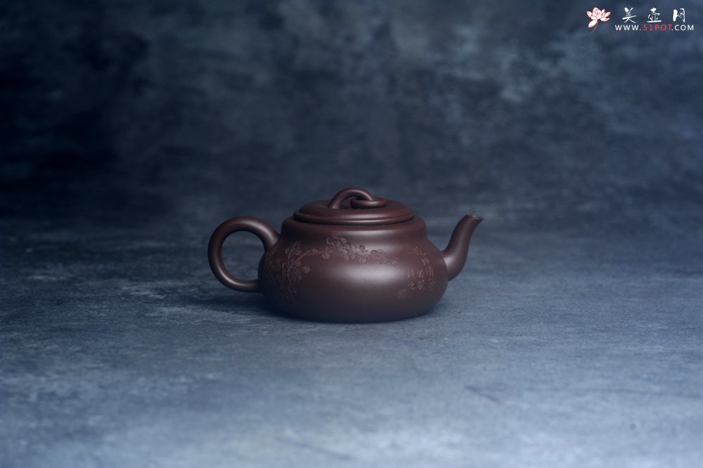 紫砂壶图片：美壶特惠 特好老紫泥墨梅壶 茶人醉爱 - 宜兴紫砂壶网