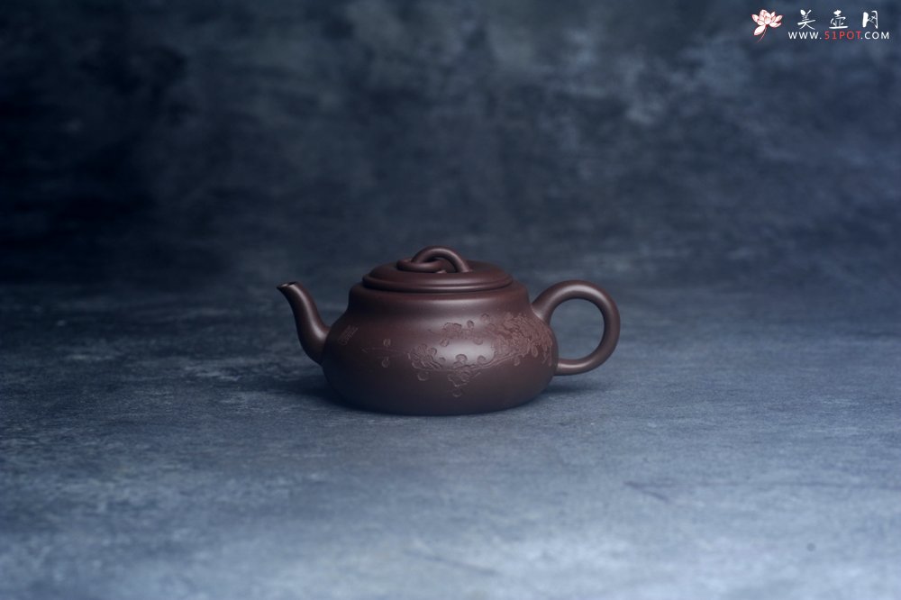 紫砂壶图片：美壶特惠 特好老紫泥墨梅壶 茶人醉爱 - 宜兴紫砂壶网