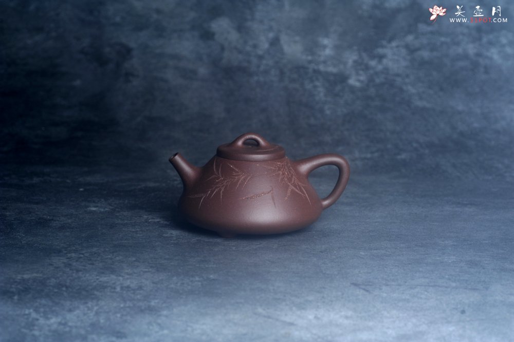 紫砂壶图片：美壶特惠 特好老紫泥子冶石瓢 刻竹特文气 - 宜兴紫砂壶网