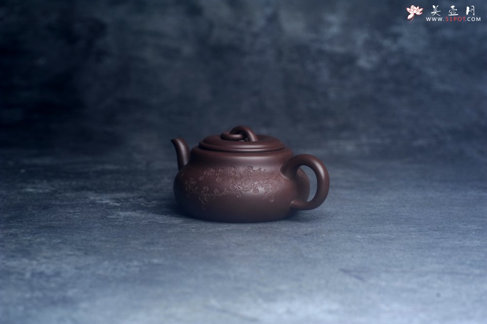 紫砂壶图片：美壶特惠 特好老紫泥墨梅壶 茶人醉爱 - 宜兴紫砂壶网