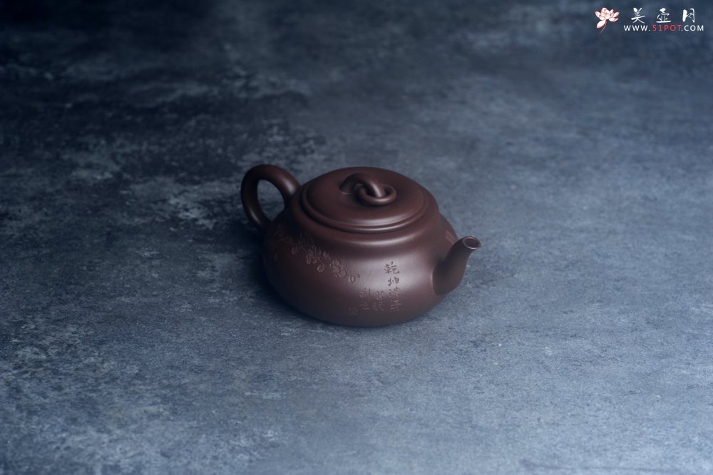 紫砂壶图片：美壶特惠 特好老紫泥墨梅壶 茶人醉爱 - 宜兴紫砂壶网