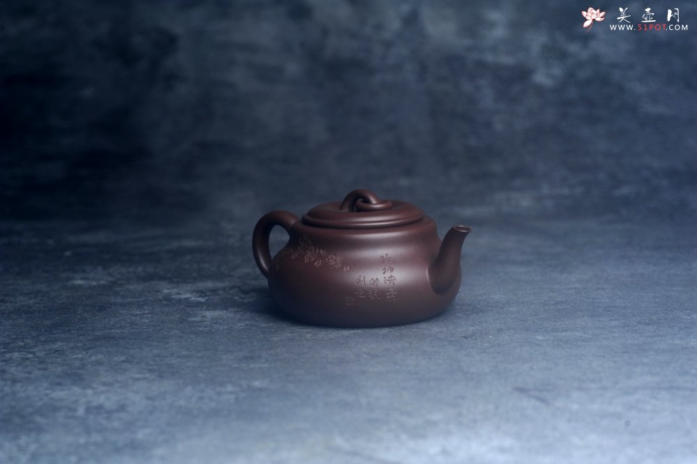 紫砂壶图片：美壶特惠 特好老紫泥墨梅壶 茶人醉爱 - 宜兴紫砂壶网
