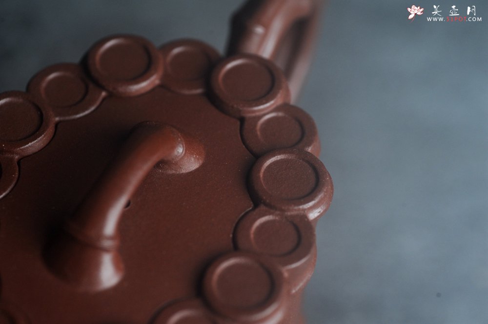 紫砂壶图片：实力派工艺师周斌精工底槽清十六竹壶 - 宜兴紫砂壶网