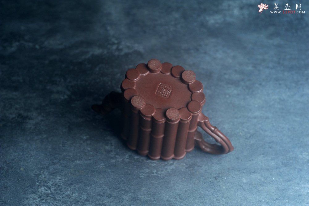 紫砂壶图片：实力派工艺师周斌精工底槽清十六竹壶 - 宜兴紫砂壶网