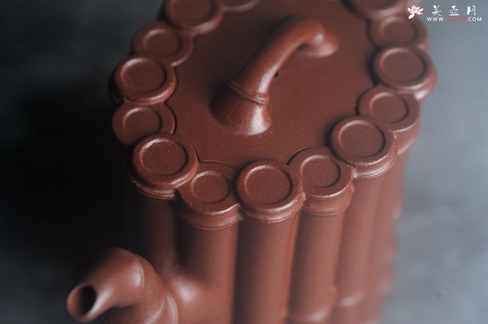 紫砂壶图片：实力派工艺师周斌精工底槽清十六竹壶 - 宜兴紫砂壶网