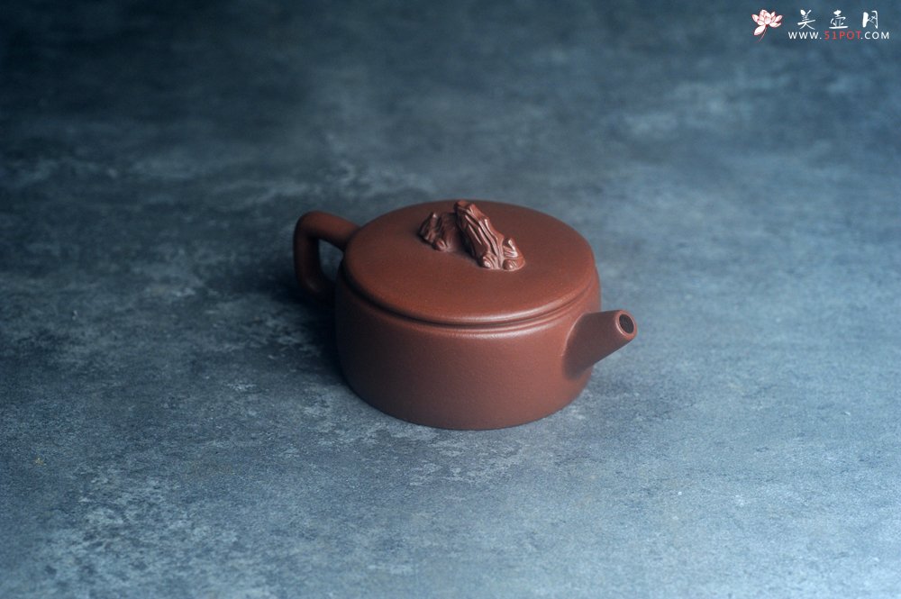 紫砂壶图片：美壶特惠 手工手制紫砂壶特好底槽青假山汉瓦壶 底部刻老虎 栩栩如生 茶壶 茶具 单壶 - 宜兴紫砂壶网