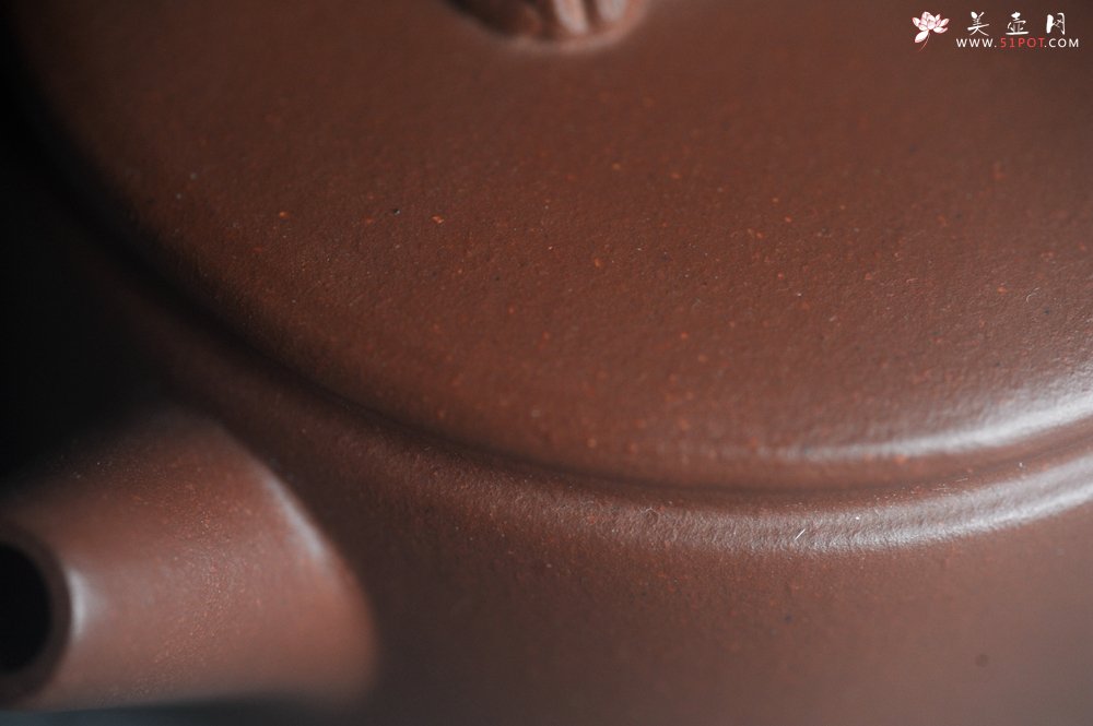 紫砂壶图片：美壶特惠 手工手制紫砂壶特好底槽青假山汉瓦壶 底部刻老虎 栩栩如生 茶壶 茶具 单壶 - 宜兴紫砂壶网