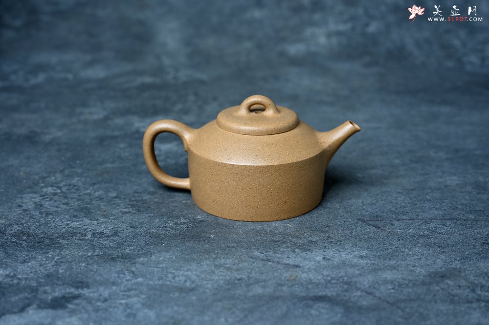 紫砂壶图片：美壶特惠 优质黄金段泥镜瓦壶 茶人醉爱 - 宜兴紫砂壶网