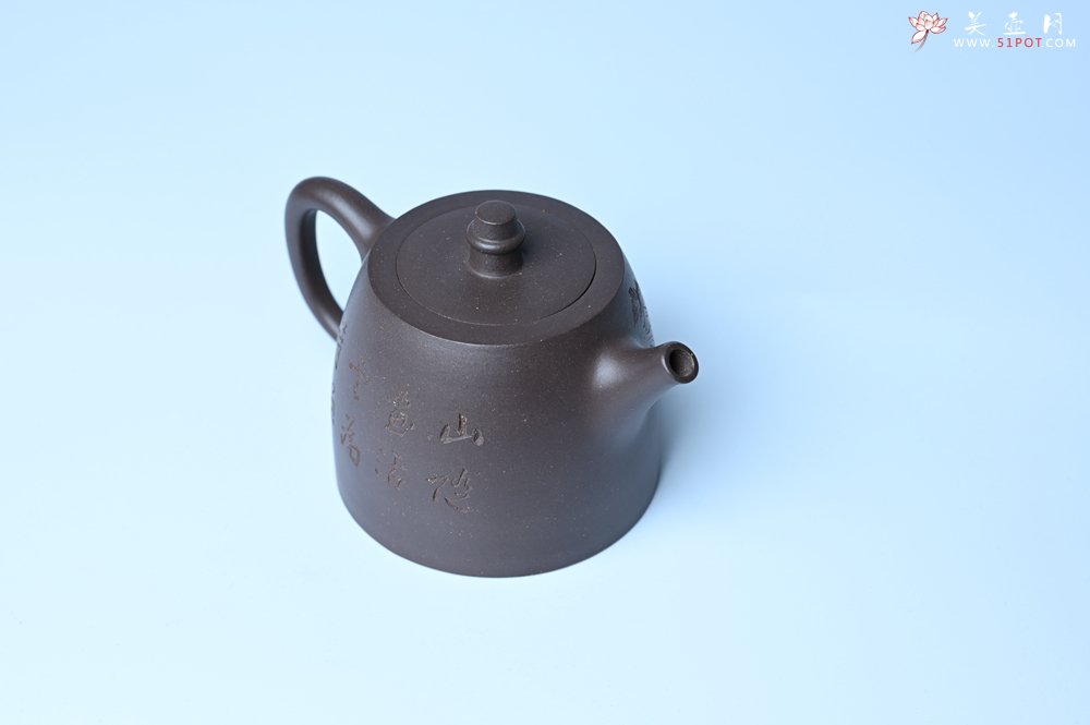 紫砂壶图片：美壶特惠 老紫泥精致山水汉铎壶 茶人醉爱 - 宜兴紫砂壶网