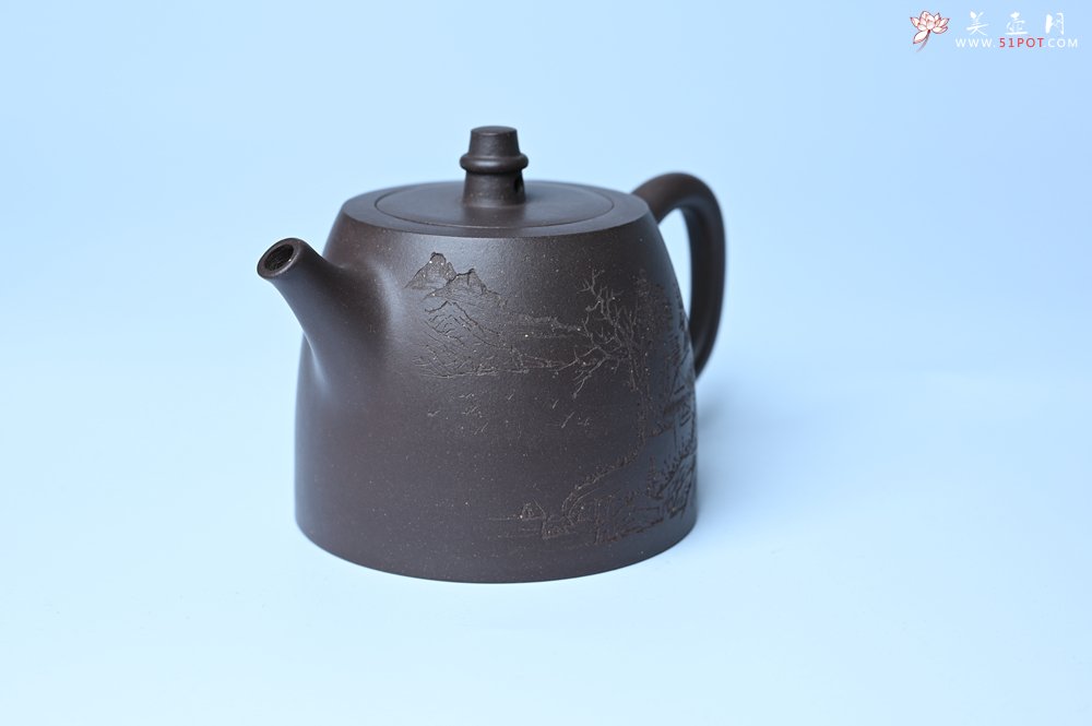 紫砂壶图片：美壶特惠 老紫泥精致山水汉铎壶 茶人醉爱 - 宜兴紫砂壶网