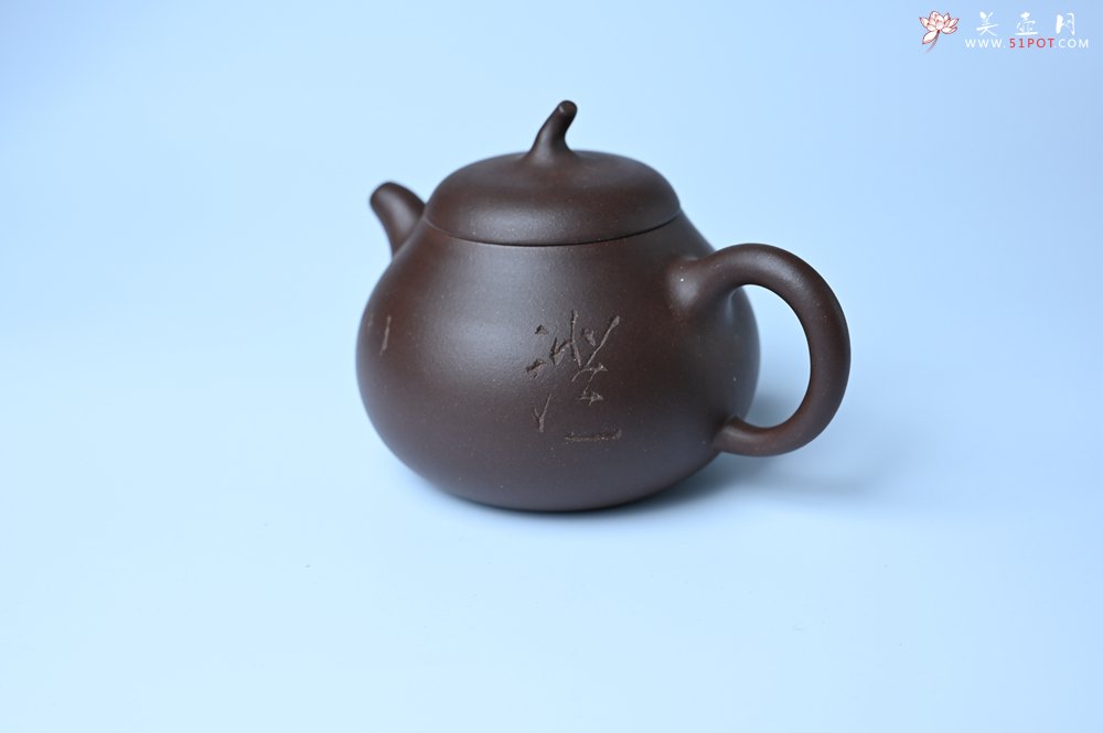 紫砂壶图片：毛国强入室弟子黄云初 特好老紫泥涤心茄段 名家何水法书法 刘世涛伯陶刻 - 宜兴紫砂壶网