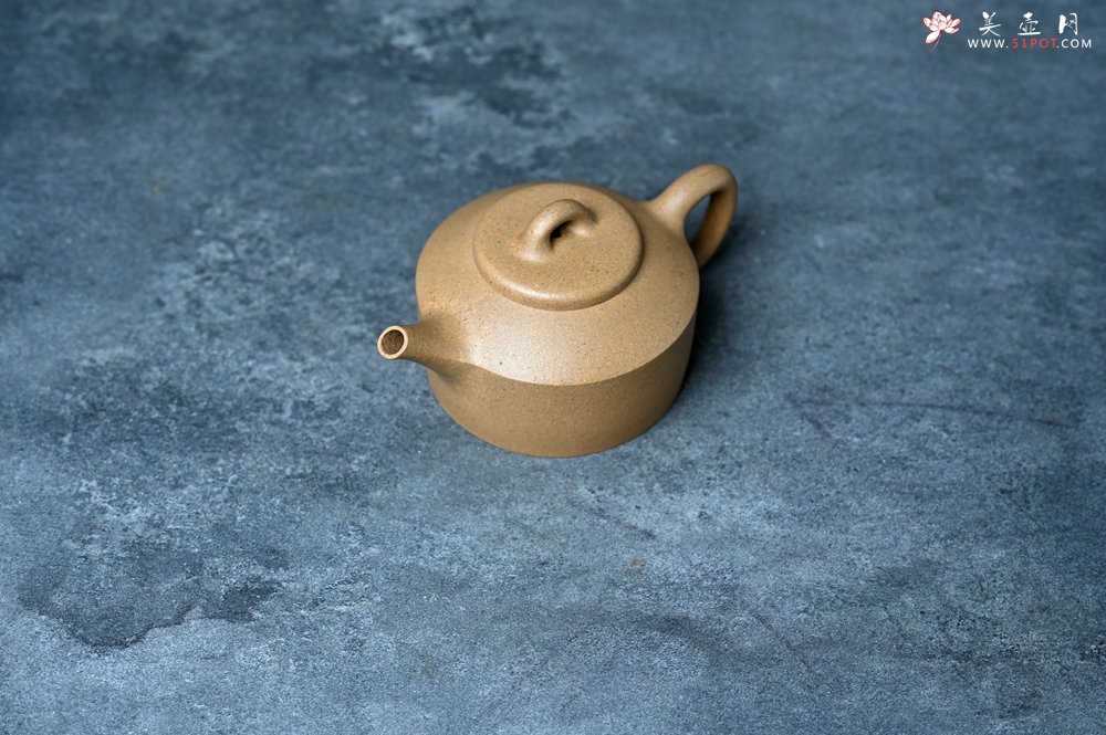 紫砂壶图片：美壶特惠 优质黄金段泥镜瓦壶 茶人醉爱 - 宜兴紫砂壶网