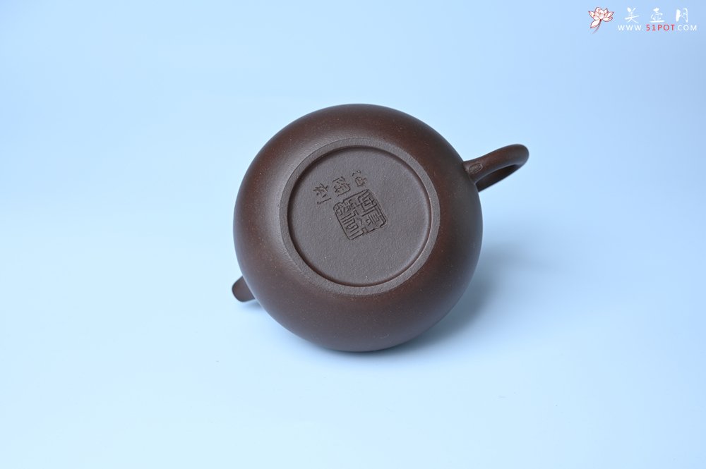 紫砂壶图片：毛国强入室弟子黄云初 特好老紫泥涤心茄段 名家何水法书法 刘世涛伯陶刻 - 宜兴紫砂壶网