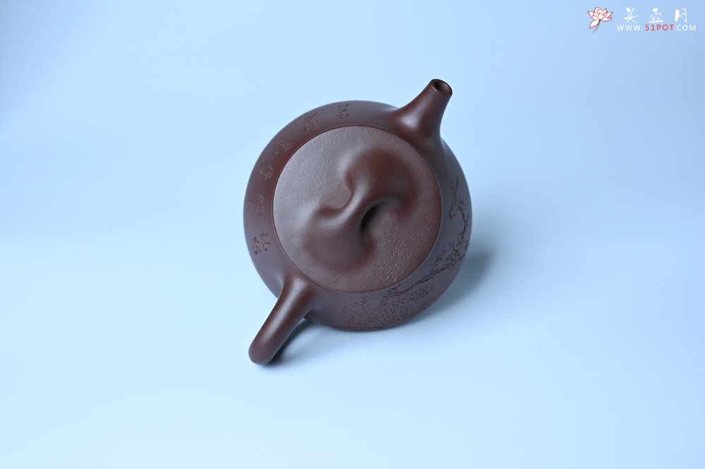 紫砂壶图片：实力派工艺师周斌 优质底槽青全手工精工满瓢壶 陶兴双刀装饰 诗写梅花月,茶烹谷雨春 - 宜兴紫砂壶网