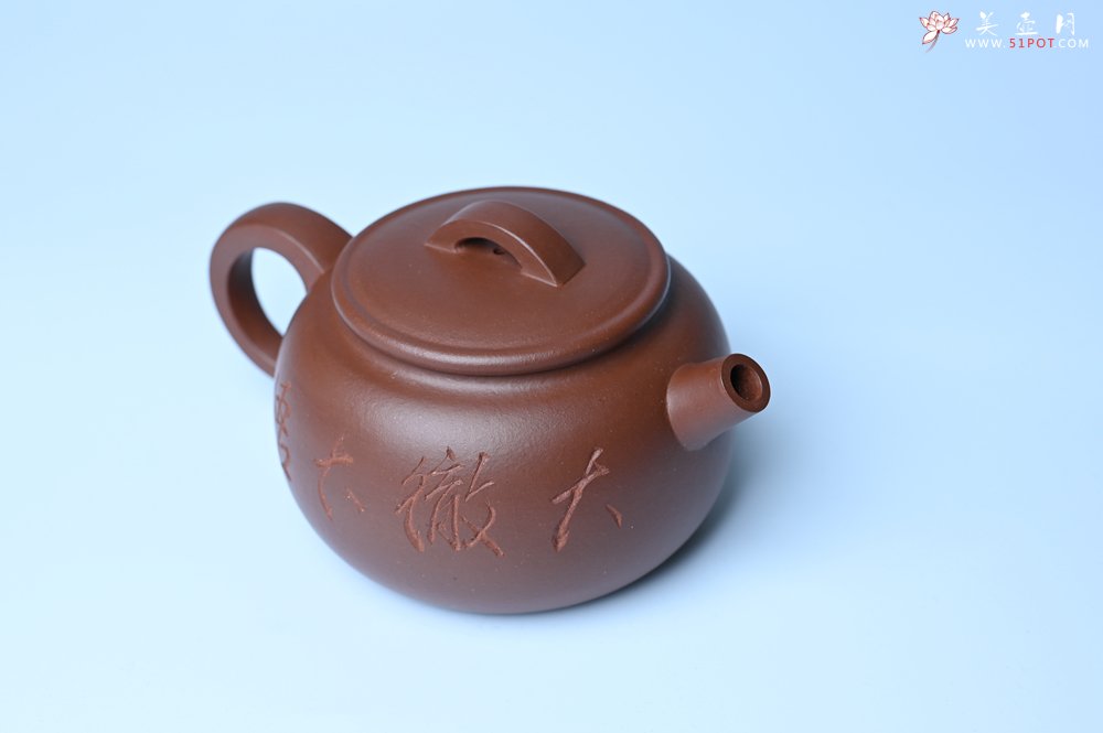 紫砂壶图片：毛国强入室弟子黄云初 特好老紫泥汉瓦壶 名家何水法书法“大彻大悟” 刘世涛伯陶刻 - 宜兴紫砂壶网