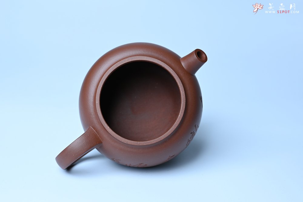 紫砂壶图片：毛国强入室弟子黄云初 特好老紫泥汉瓦壶 名家何水法书法“大彻大悟” 刘世涛伯陶刻 - 宜兴紫砂壶网