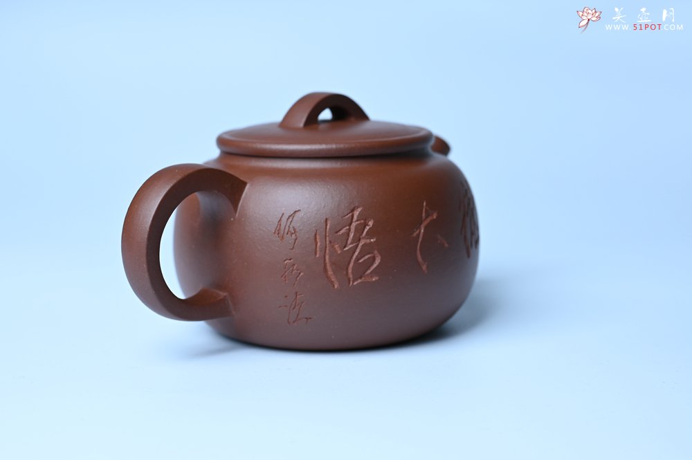 紫砂壶图片：毛国强入室弟子黄云初 特好老紫泥汉瓦壶 名家何水法书法“大彻大悟” 刘世涛伯陶刻 - 宜兴紫砂壶网