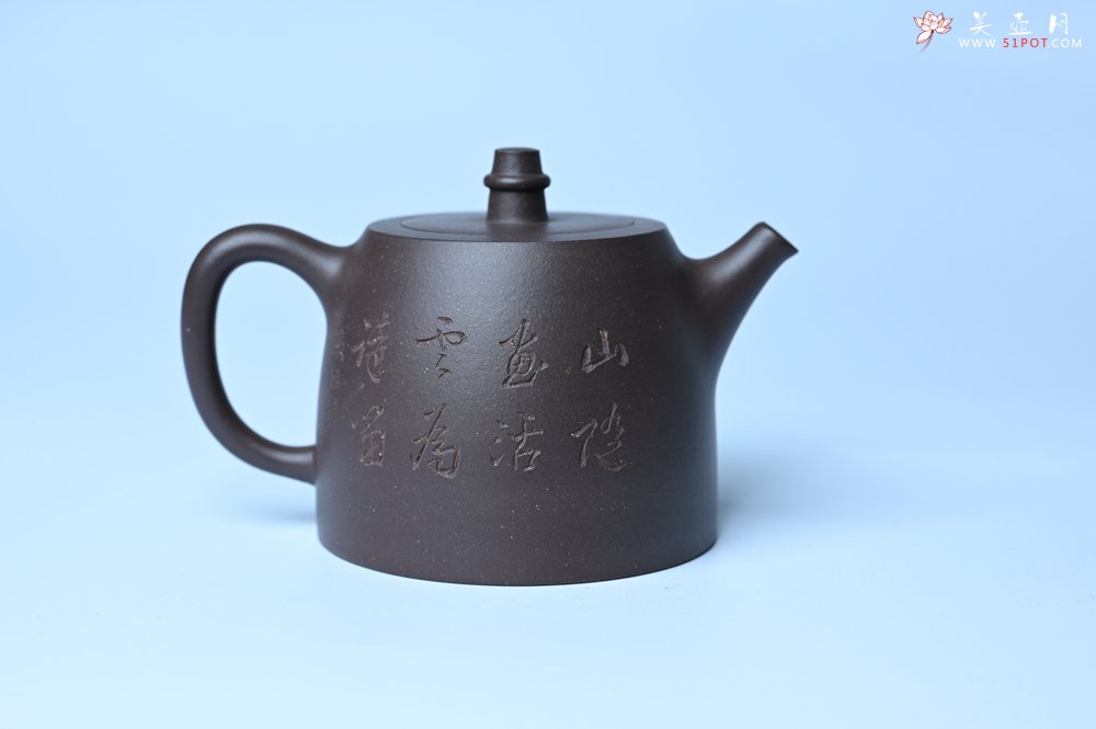 紫砂壶图片：美壶特惠 老紫泥精致山水汉铎壶 茶人醉爱 - 宜兴紫砂壶网