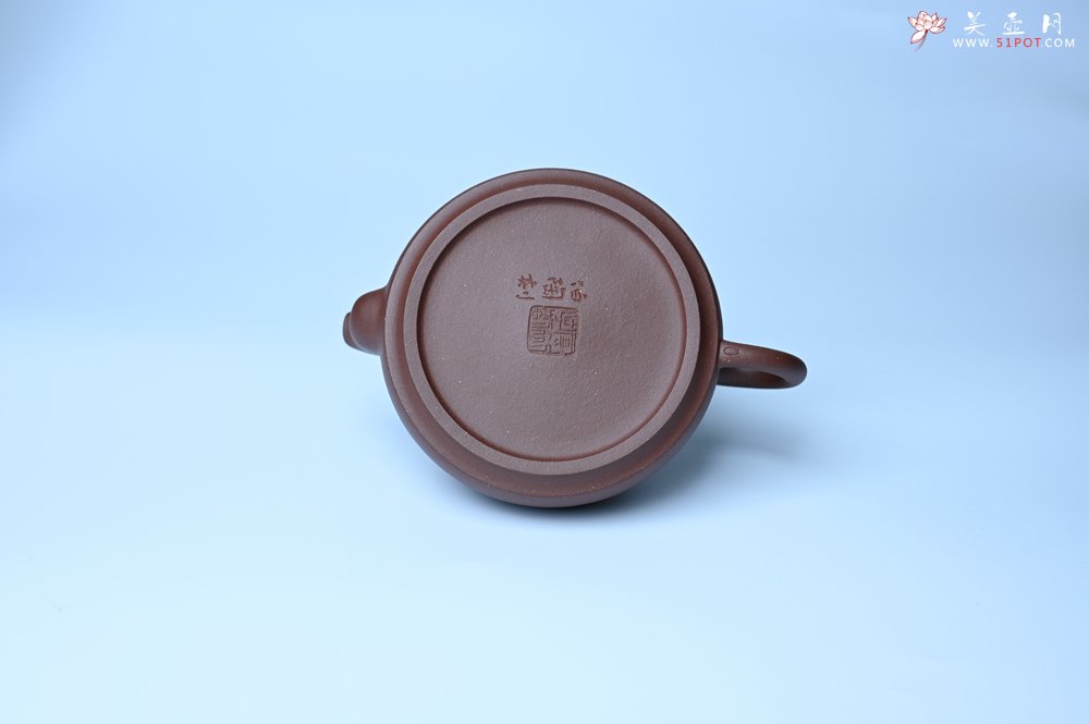 紫砂壶图片：毛国强入室弟子黄云初 特好老紫泥福圆壶 名家何水法书法“离幻即空” 刘世涛伯陶刻 - 宜兴紫砂壶网