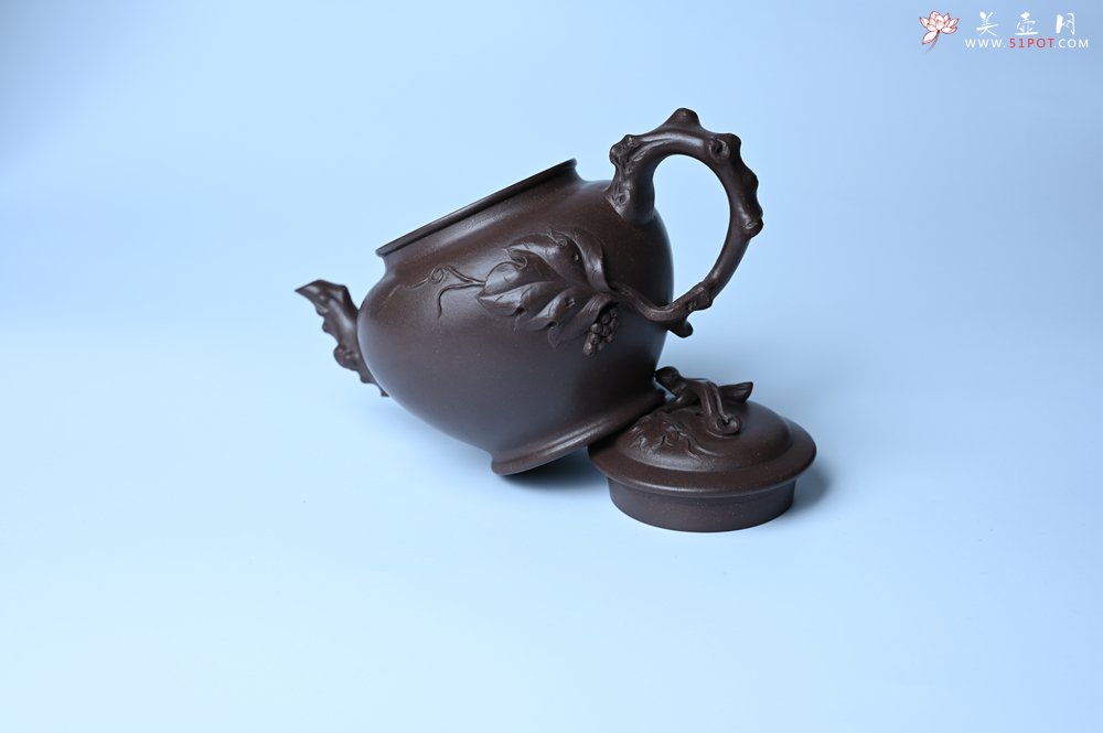 紫砂壶图片：潜力股赵老师 老紫泥全手工松鼠葡萄壶 茶人醉爱 - 宜兴紫砂壶网