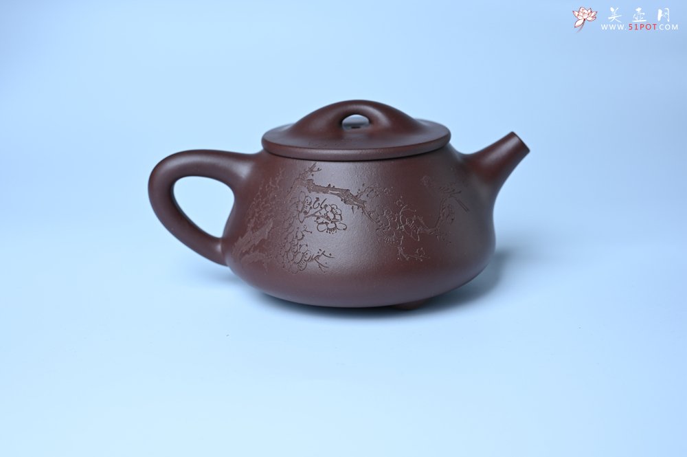 紫砂壶图片：实力派工艺师周斌 优质底槽青全手工精工满瓢壶 陶兴双刀装饰 诗写梅花月,茶烹谷雨春 - 宜兴紫砂壶网