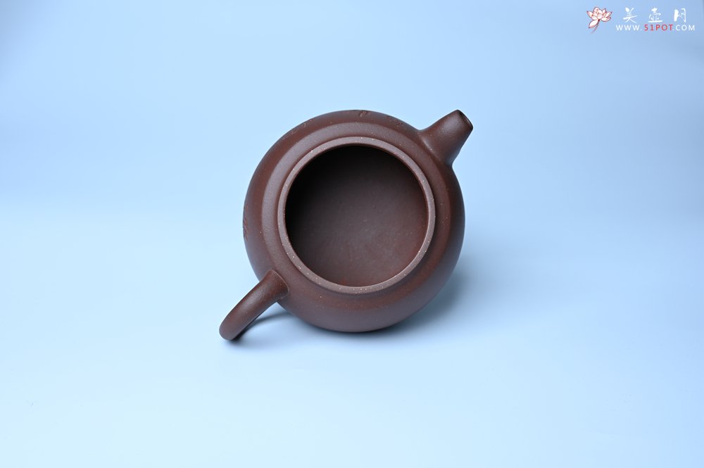 紫砂壶图片：毛国强入室弟子黄云初 特好老紫泥福圆壶 名家何水法书法“离幻即空” 刘世涛伯陶刻 - 宜兴紫砂壶网