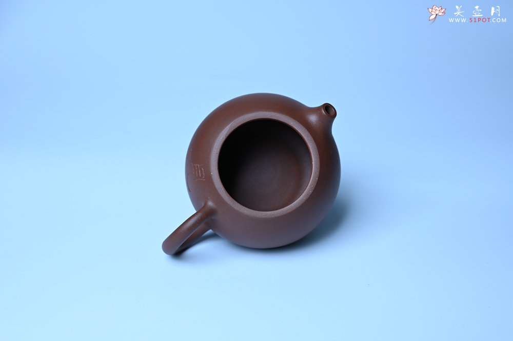 紫砂壶图片：毛国强入室弟子黄云初 特好老紫泥见心西施壶 名家何水法书法 刘世涛伯陶刻 - 宜兴紫砂壶网