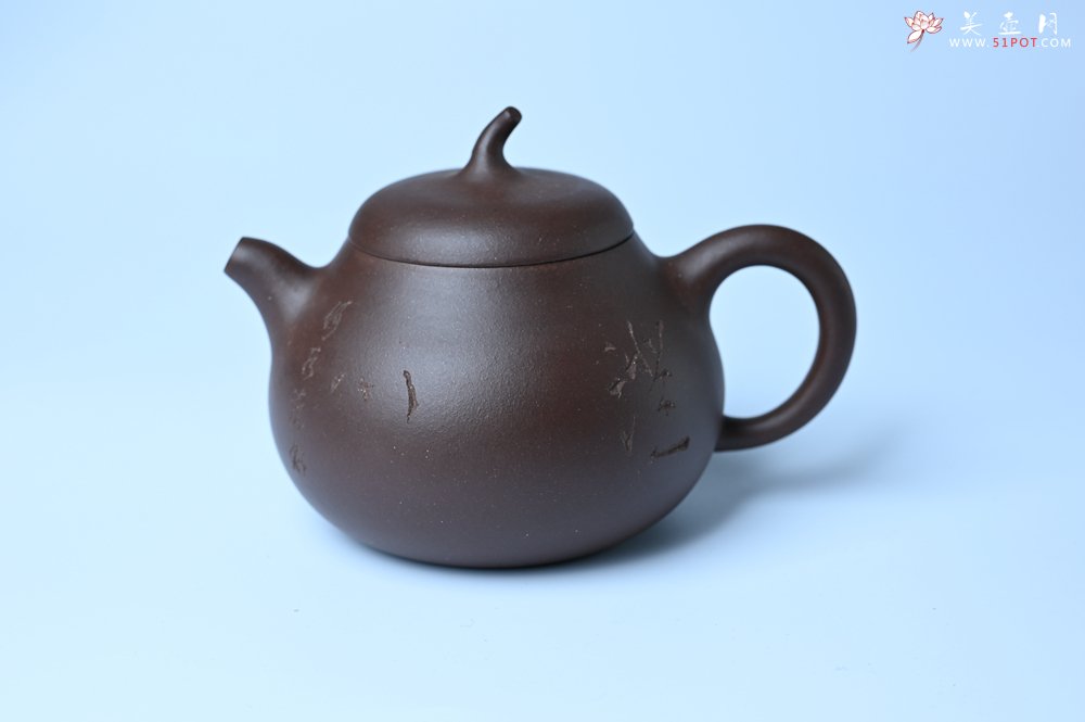 紫砂壶图片：毛国强入室弟子黄云初 特好老紫泥涤心茄段 名家何水法书法 刘世涛伯陶刻 - 宜兴紫砂壶网