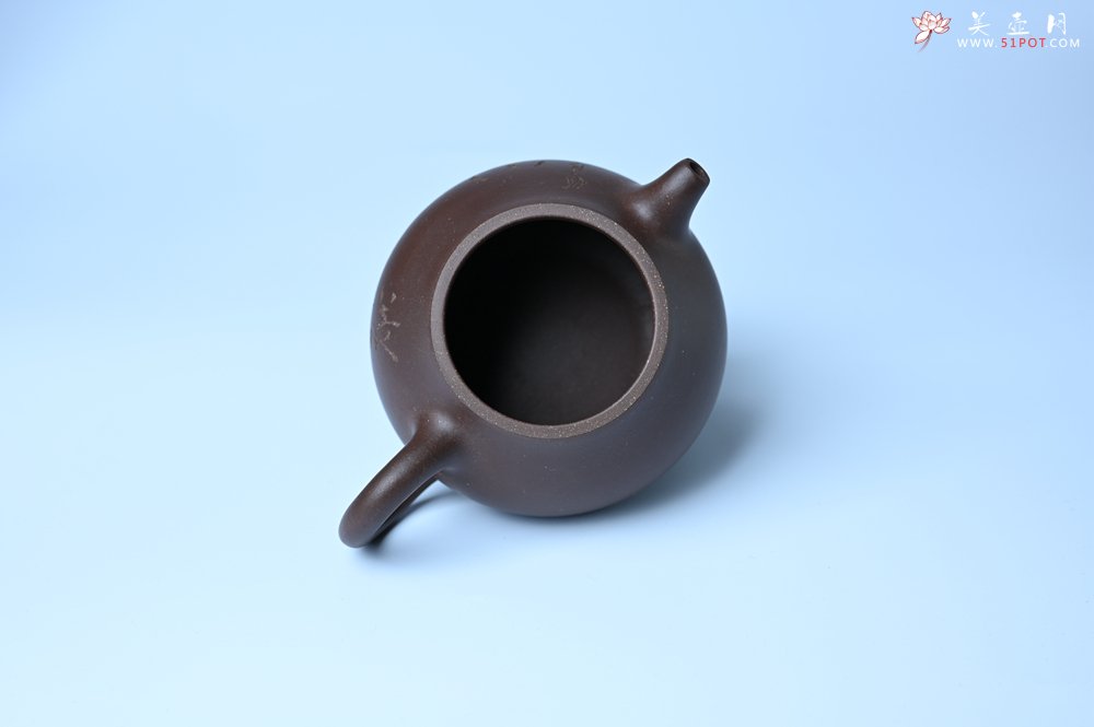 紫砂壶图片：毛国强入室弟子黄云初 特好老紫泥涤心茄段 名家何水法书法 刘世涛伯陶刻 - 宜兴紫砂壶网