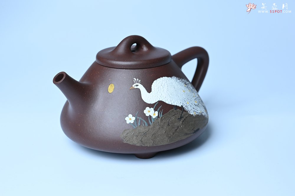紫砂壶图片：实力派工艺师周斌全手工紫玉金砂子冶石瓢 刻绘孔雀 特文气 - 宜兴紫砂壶网