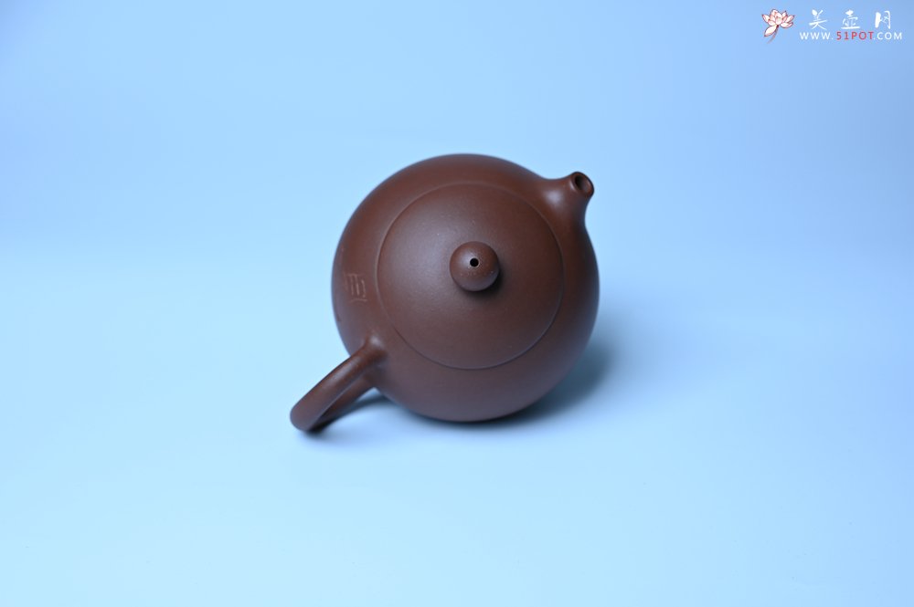 紫砂壶图片：毛国强入室弟子黄云初 特好老紫泥见心西施壶 名家何水法书法 刘世涛伯陶刻 - 宜兴紫砂壶网