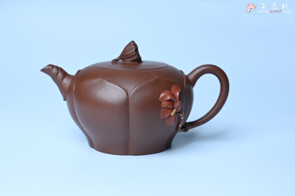 紫砂壶图片：美壶特惠 贴花活灵活现 精致荷花壶 茶人醉爱 - 宜兴紫砂壶网