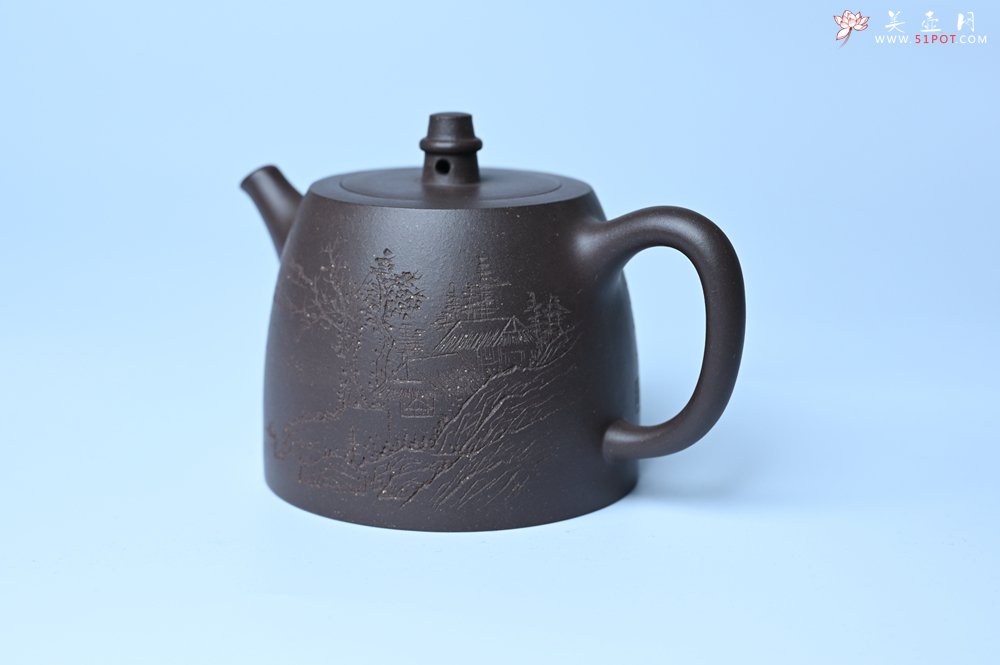 紫砂壶图片：美壶特惠 老紫泥精致山水汉铎壶 茶人醉爱 - 宜兴紫砂壶网