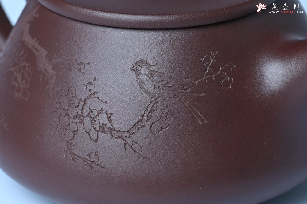 紫砂壶图片：实力派工艺师周斌 优质底槽青全手工精工满瓢壶 陶兴双刀装饰 诗写梅花月,茶烹谷雨春 - 宜兴紫砂壶网