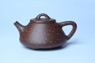 紫砂壶图片：潜力股周小培 特好老紫泥铺砂全手工子冶石瓢 - 宜兴紫砂壶网