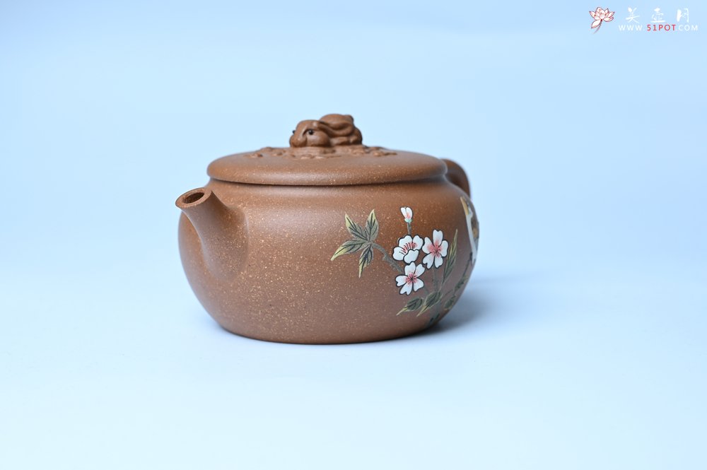 紫砂壶图片：美壶特惠 优质降坡泥花鸟听兔壶 茶人醉爱 - 宜兴紫砂壶网