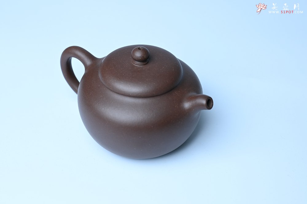 紫砂壶图片：毛国强入室弟子黄云初 特好老紫泥心无挂碍莲子壶 名家何水法书法 刘世涛伯陶刻 - 宜兴紫砂壶网