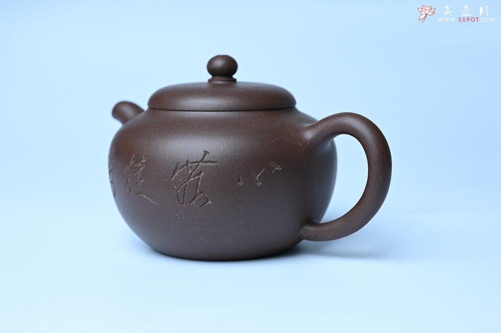 紫砂壶图片：毛国强入室弟子黄云初 特好老紫泥心无挂碍莲子壶 名家何水法书法 刘世涛伯陶刻 - 宜兴紫砂壶网