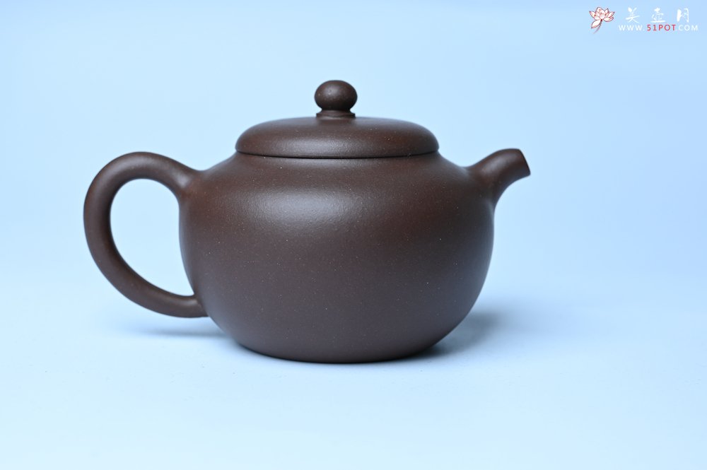 紫砂壶图片：毛国强入室弟子黄云初 特好老紫泥心无挂碍莲子壶 名家何水法书法 刘世涛伯陶刻 - 宜兴紫砂壶网