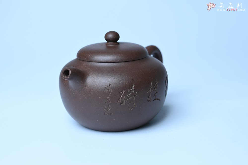 紫砂壶图片：毛国强入室弟子黄云初 特好老紫泥心无挂碍莲子壶 名家何水法书法 刘世涛伯陶刻 - 宜兴紫砂壶网