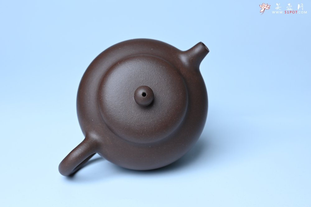 紫砂壶图片：毛国强入室弟子黄云初 特好老紫泥心无挂碍莲子壶 名家何水法书法 刘世涛伯陶刻 - 宜兴紫砂壶网