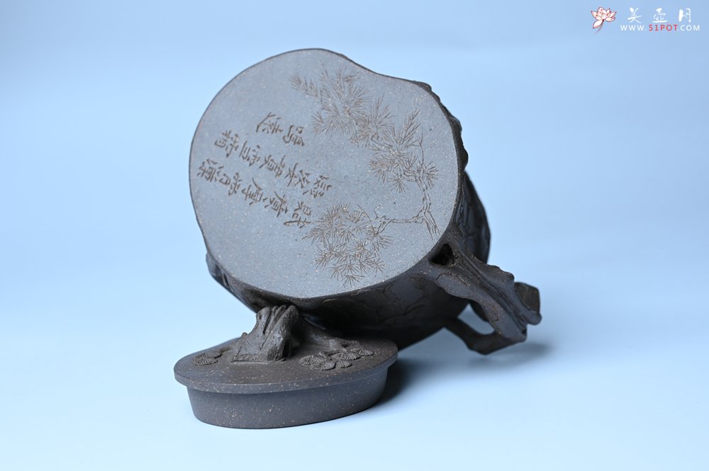 紫砂壶图片：美壶特惠 精致青段泥全松皮 全手工松桩壶 肌理丰富 特文气 - 宜兴紫砂壶网