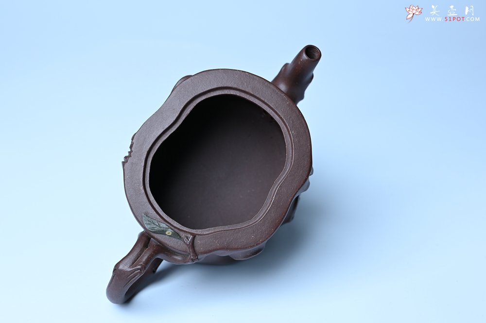 紫砂壶图片：美壶特惠 精致老紫泥佛手壶 肌理生动 底部刻佛手祥云特文气 - 宜兴紫砂壶网