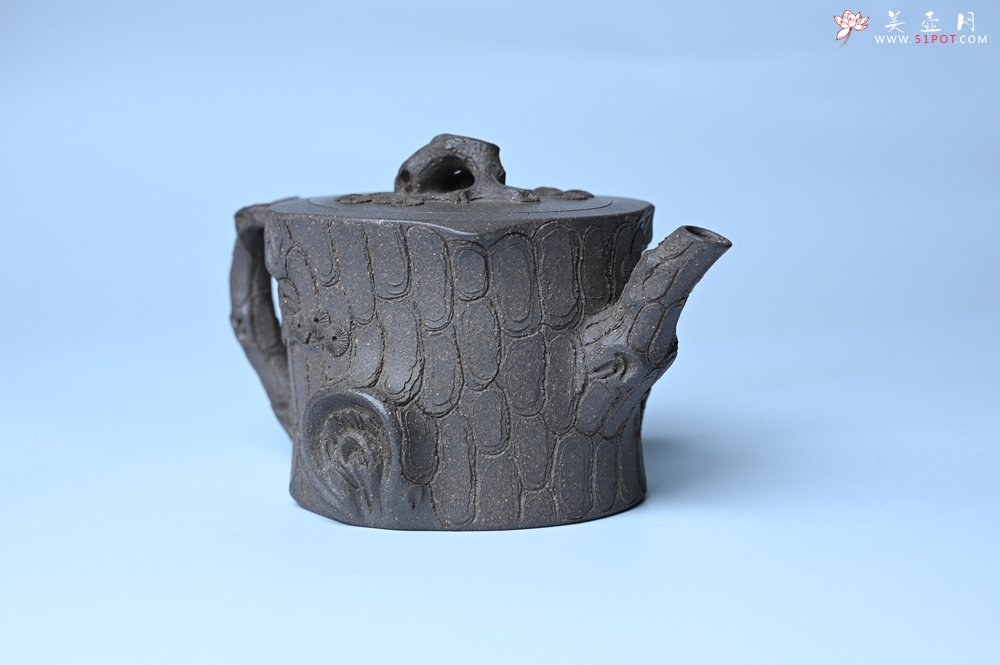 紫砂壶图片：美壶特惠 精致青段泥全松皮 全手工松桩壶 肌理丰富 特文气 - 宜兴紫砂壶网